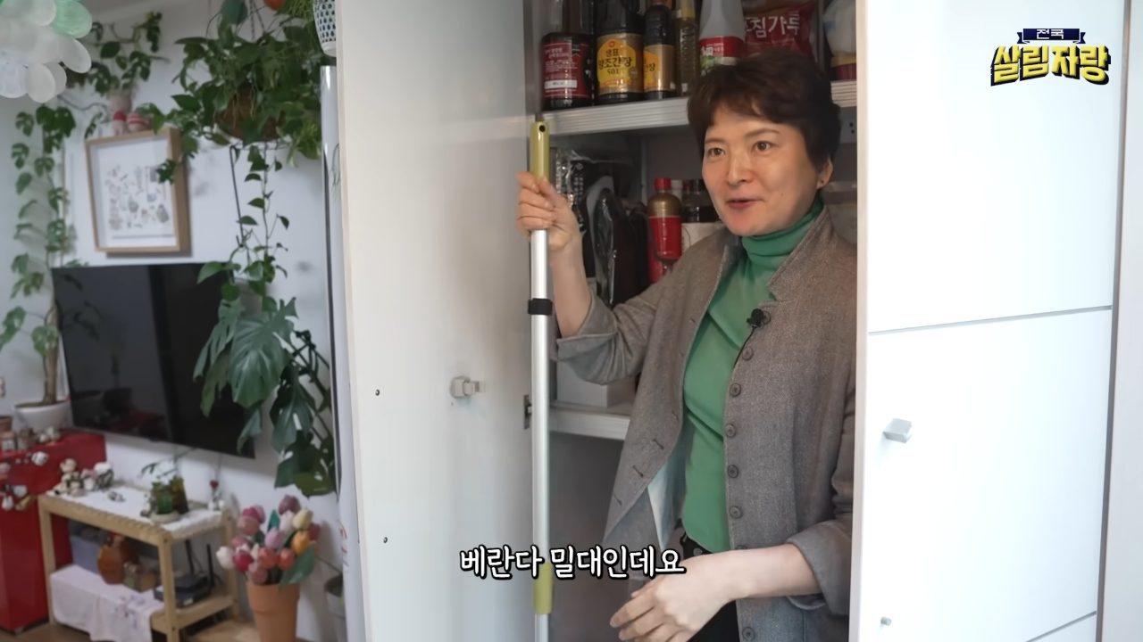 흘러내리는 밀대는 ‘케이블 벨크로’로 고정 — 전국살림자랑 ep.1 10:04 장면
