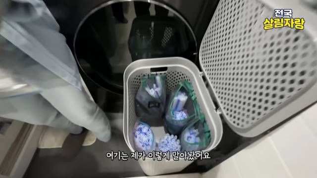 말려서 재활용하는 비닐은 말아 세탁 바구니에 — 현장 피스못 분리용 — 전국살림자랑 ep.10 11:47 장면