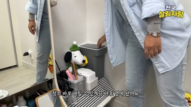 늘 나와 있는 신발은 문 안쪽 걸이에 — 여기도 히든 공간 — 전국살림자랑 ep.10 15:27 장면