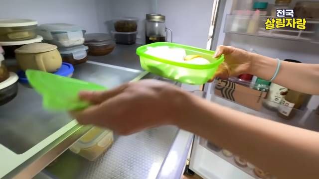 자투리 야채는 키친타월로 감싸고 방습제 넣어 밀폐 — 전국살림자랑 ep.11 1:43 장면