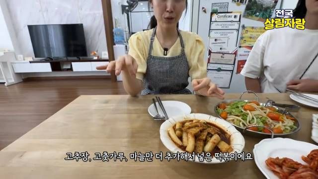 떡볶이는 고추장·고춧가루·마늘만 더 넣으면 된다 — 전국살림자랑 ep.12 18:08 장면