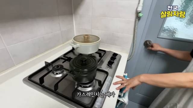 행주를 손에 들고 다니며 그때그때 닦는다 — 전국살림자랑 ep.13 3:54 장면