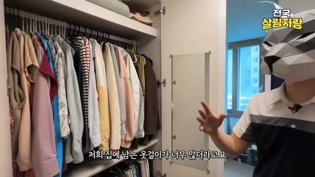 남는 옷걸이는 버리지 않고 비슷한 것끼리 모은다 — 전국살림자랑 ep.16 7:26 장면