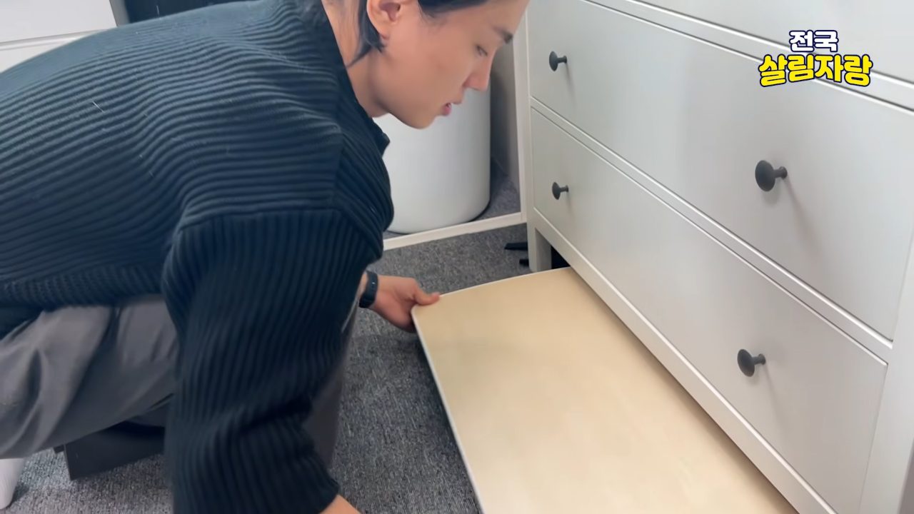 이케아 서랍장 밑에 밥상 숨기기 — 전국살림자랑 ep.2 15:52 장면