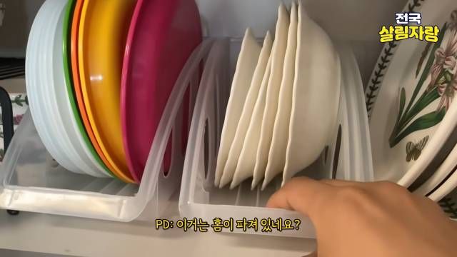 ‘로얄 존’엔 접시 스탠드로 자주 쓰는 그릇만