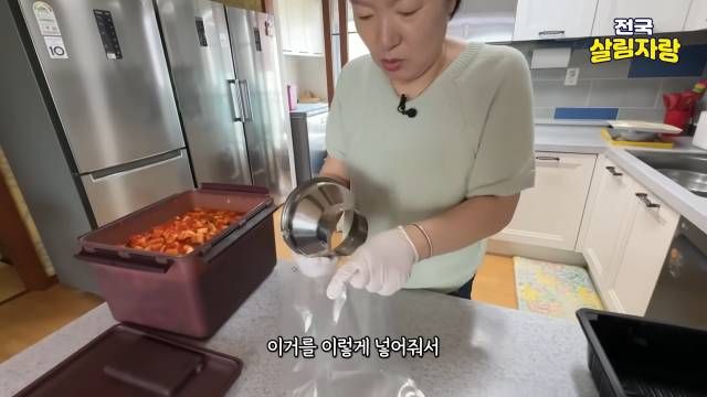 깍두기 진공은 봉투를 먼저 고정하고 붙인다 — 전국살림자랑 ep.5 18:33 장면