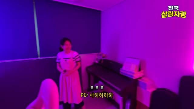 옷을 꺼내 입기 싫어하는 아들 — 문을 다 열어 두고 압축봉으로 2층 — 전국살림자랑 ep.8-2 12:06 장면