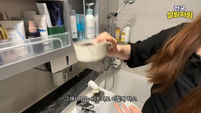 알록달록한 통은 남는 시트지로 감싸고, 상자는 빼서 보관